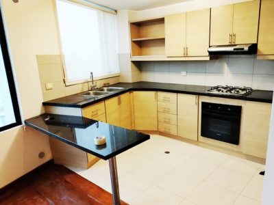 Vendo Departamento, Dos Dormitorios, Parqueadero, Bodega. Sector La Floresta