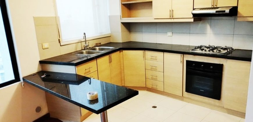 Vendo Departamento, Dos Dormitorios, Parqueadero, Bodega. Sector La Floresta