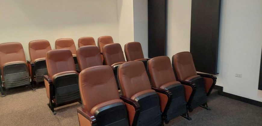 Rento Departamento, Amoblado, Tres Dormitorios, Parqueaderos. Sector la Carolina