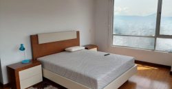 Rento Departamento, Amoblado, Tres Dormitorios, Parqueaderos. Sector la Carolina