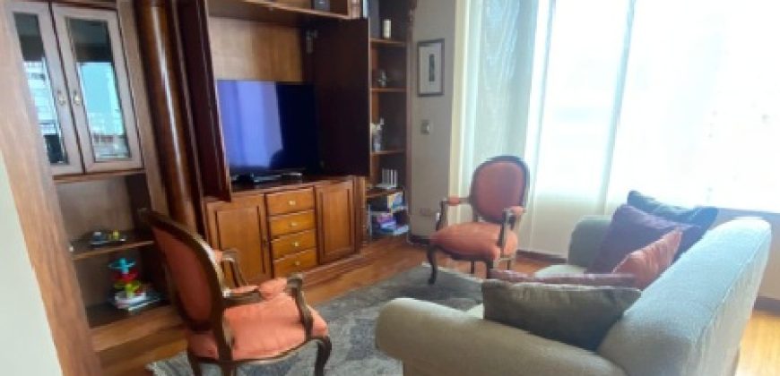 Rento Departamento, Amoblado, Cuatro Dormitorios, Parqueadero. Sector La Carolina