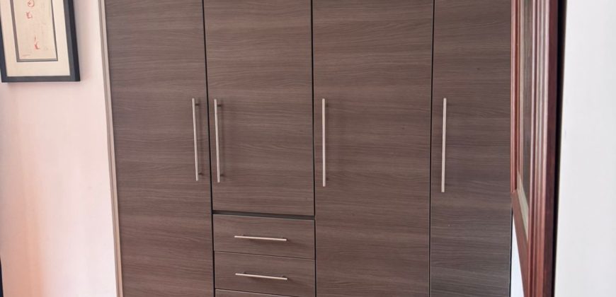 Vendo Suite, Sin Amoblar, Un Dormitorio, Parqueadero, Bodega. Sector Los Granados