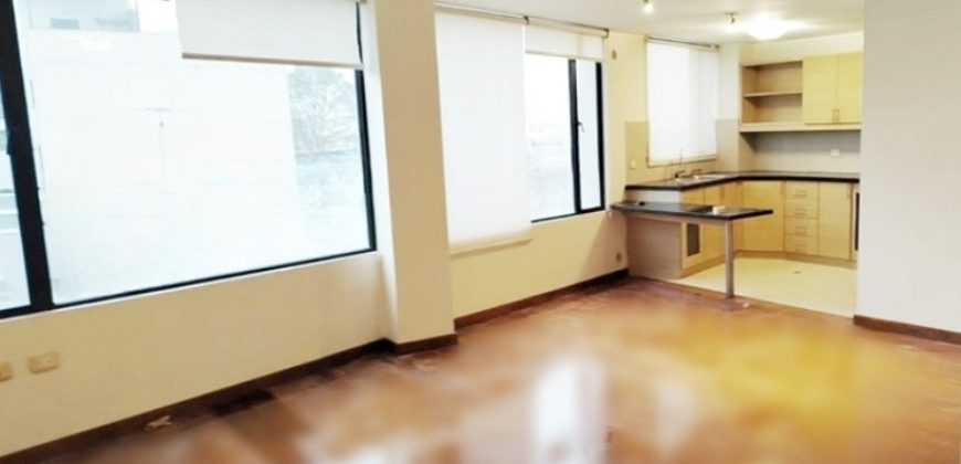 Vendo Departamento, Dos Dormitorios, Parqueadero, Bodega. Sector La Floresta