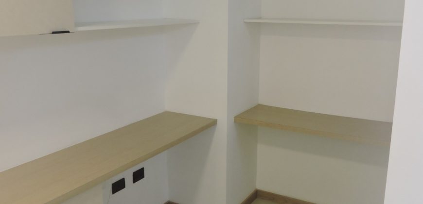 Vendo Departamento, Tres Dormitorios, Parqueaderos. Sector Bossano