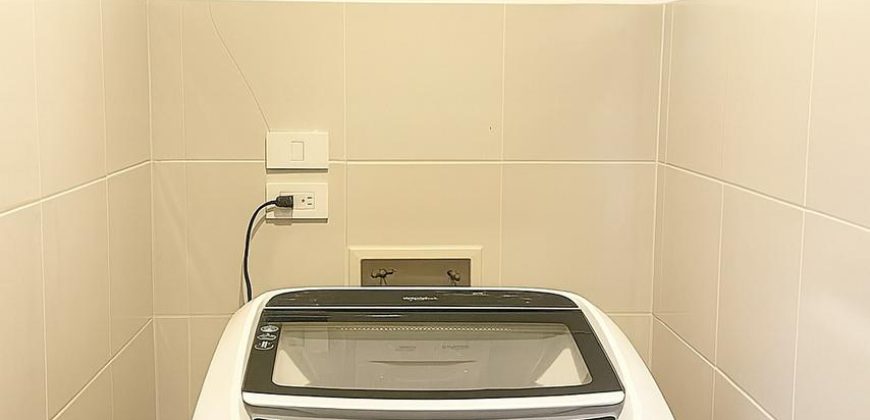 Vendo Suite, Amoblada, Un Dormitorio, Parqueadero. Sector Los Granados