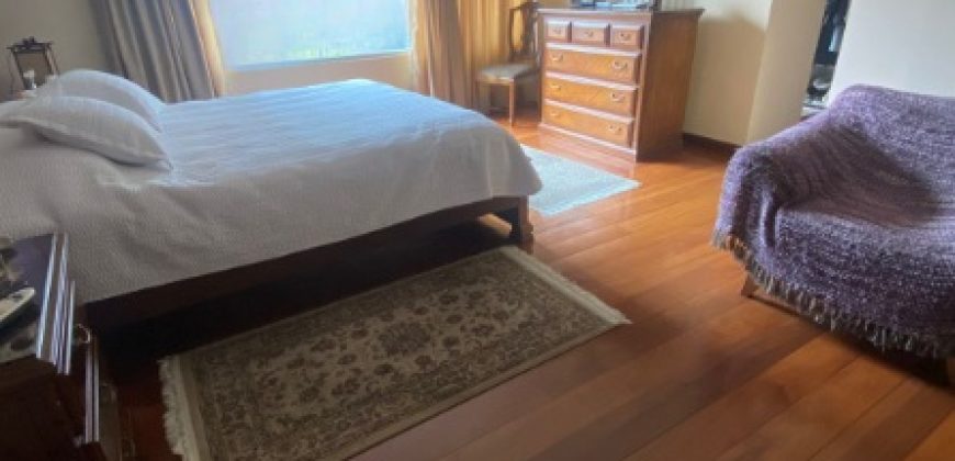 Rento Departamento, Amoblado, Cuatro Dormitorios, Parqueadero. Sector La Carolina