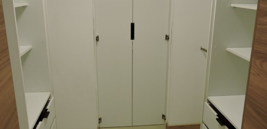 Vendo Departamento, Tres Dormitorios, Parqueaderos. Sector Bossano