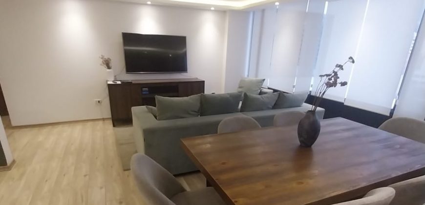 Rento Departamento, Amoblado, Tres Dormitorios. Sector La Carolina