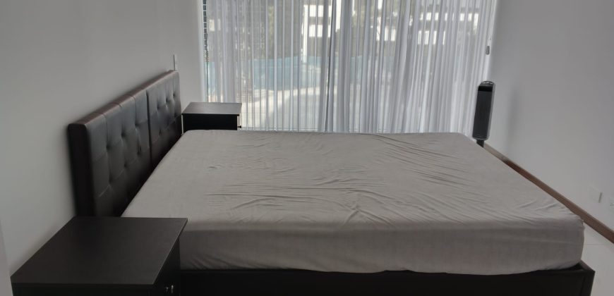 Rento Departamento, Amoblado, Tres Dormitorios. Sector La Carolina