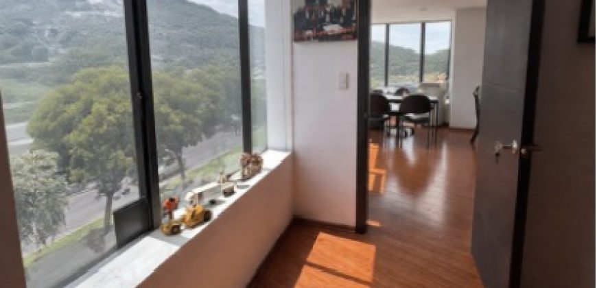 Vendo Suite, Sin Amoblar, Un Dormitorio, Parqueadero, Bodega. Sector Los Granados