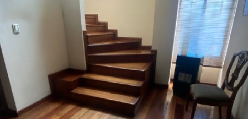 Rento Departamento, Amoblado, Cuatro Dormitorios, Parqueadero. Sector La Carolina