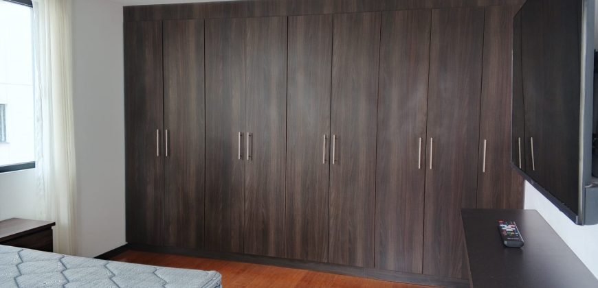 Rento/Vendo, Departamento, Dos Dormitorios, Amoblado, Parqueadero. Sector La Carolina