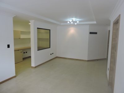 Vendo Departamento, Tres Dormitorios, Parqueaderos. Sector Bossano