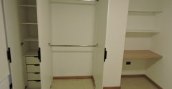 Vendo Departamento, Tres Dormitorios, Parqueaderos. Sector Bossano