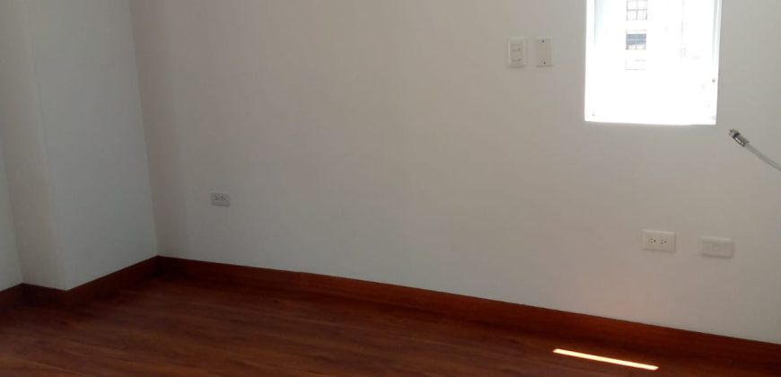 Rento Departamento, Tres Dormitorios, Sin Amoblar, Parqueadero, Bodega. Sector Quicentro