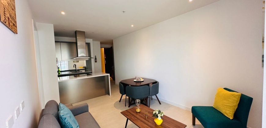 Vendo Suite, Un Dormitorio, Sin Amoblar, Parqueadero. Sector González Suárez