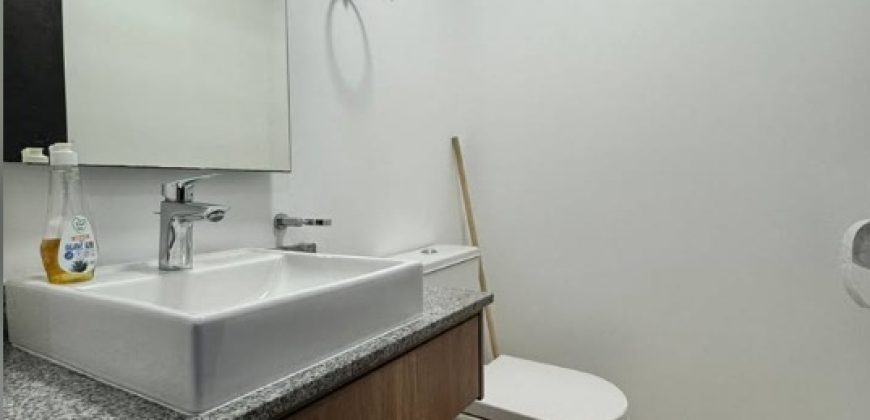 Vendo Departamento, Dos Dormitorios, Sin Amoblar, Parqueadero, Bodega. Sector La Carolina