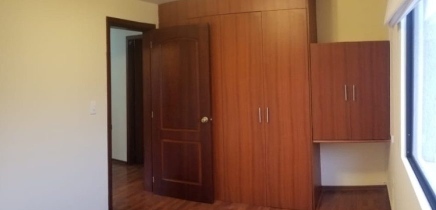 Rento Departamento, Tres Dormitorios, Sin Amoblar, Parqueadero. Sector Bosmediano