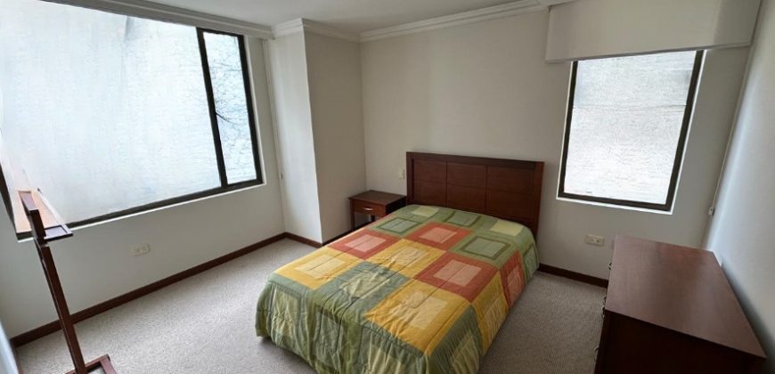 Vendo Departamento, Tres Dormitorios, Sin Amoblar, Parqueaderos, Bodega. Sector la Carolina