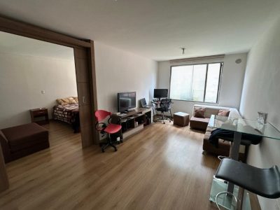 Vendo Suite, Amoblada, Un Dormitorio, Parqueadero, Balcón. Sector Los Granados