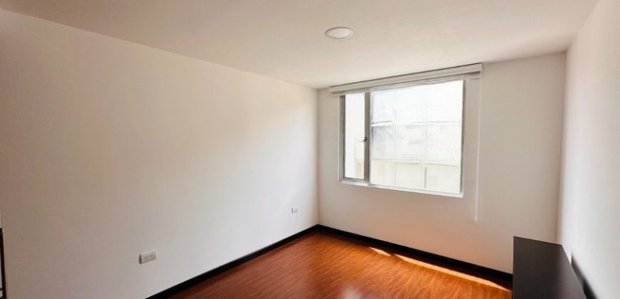 Vendo Departamento, Tres Dormitorios, Parqueadero, Bodega. Sector El Batan