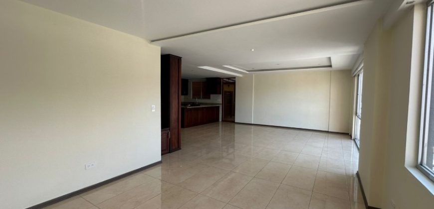 Vendo Departamento, Tres Dormitorios, Terraza Cubierta, Parqueaderos, Bodega. Sector Granados