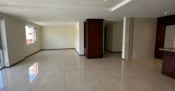 Vendo Departamento, Tres Dormitorios, Terraza Cubierta, Parqueaderos, Bodega. Sector Granados