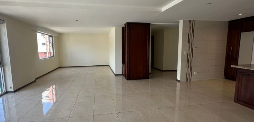 Vendo Departamento, Tres Dormitorios, Terraza Cubierta, Parqueaderos, Bodega. Sector Granados