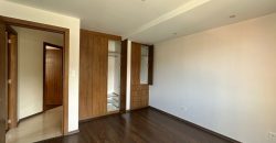 Vendo Departamento, Tres Dormitorios, Terraza Cubierta, Parqueaderos, Bodega. Sector Granados