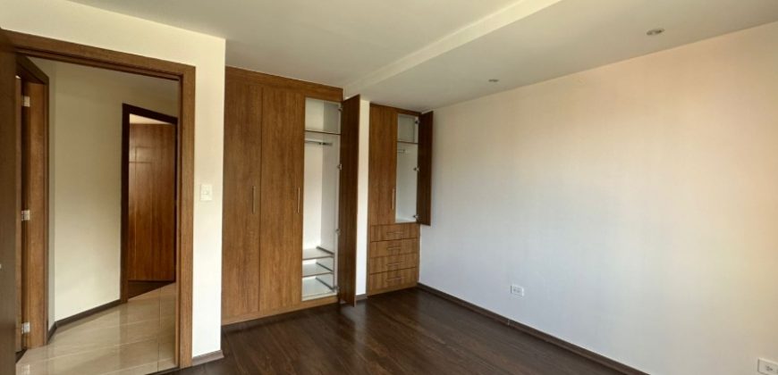 Vendo Departamento, Tres Dormitorios, Terraza Cubierta, Parqueaderos, Bodega. Sector Granados