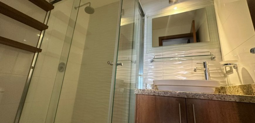 Vendo Departamento, Tres Dormitorios, Terraza Cubierta, Parqueaderos, Bodega. Sector Granados