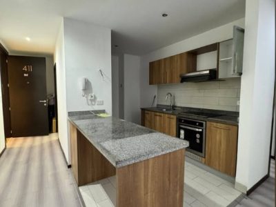 Vendo Departamento, Dos Dormitorios, Sin Amoblar, Parqueadero, Bodega. Sector La Carolina