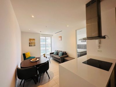 Vendo Suite, Un Dormitorio, Sin Amoblar, Parqueadero. Sector González Suárez