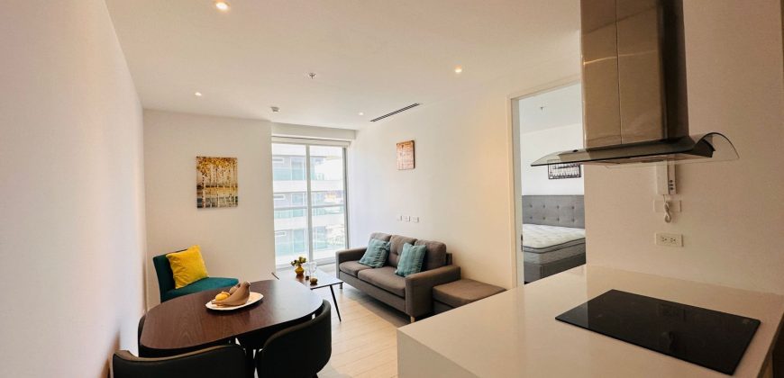 Vendo Suite, Un Dormitorio, Sin Amoblar, Parqueadero. Sector González Suárez