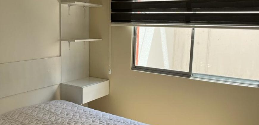 Vendo Suite, Amoblada, Un Dormitorio, Patio, Parqueadero. Sector La Whymper