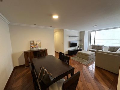 Vendo Departamento, Tres Dormitorios, Sin Amoblar, Parqueaderos, Bodega. Sector la Carolina