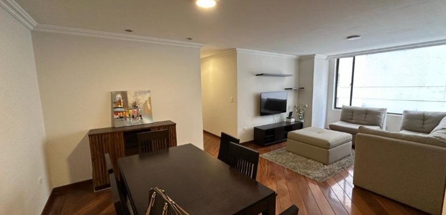 Vendo Departamento, Tres Dormitorios, Sin Amoblar, Parqueaderos, Bodega. Sector la Carolina