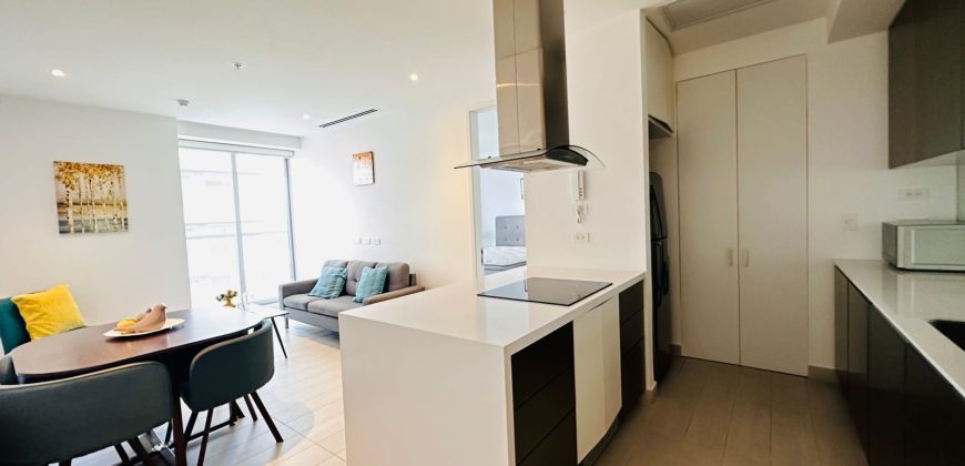 Vendo Suite, Un Dormitorio, Sin Amoblar, Parqueadero. Sector González Suárez