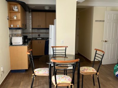 Vendo Suite, Amoblada, Un Dormitorio, Patio, Parqueadero. Sector La Whymper