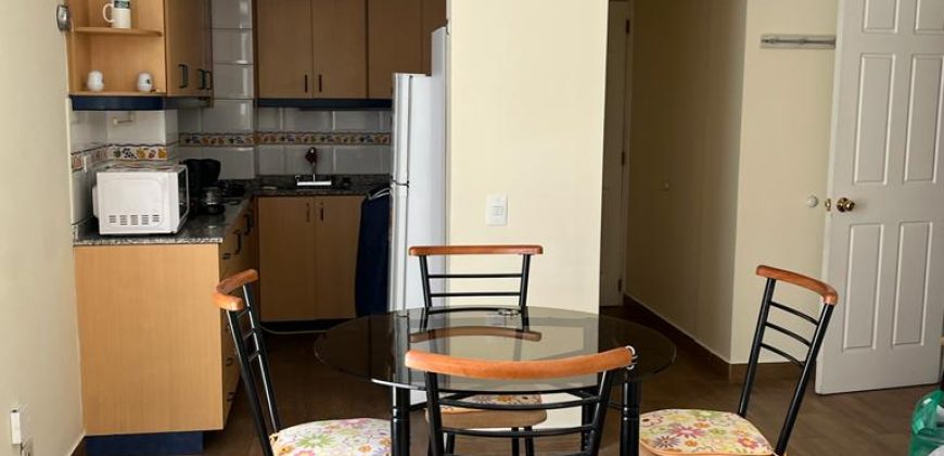 Vendo Suite, Amoblada, Un Dormitorio, Patio, Parqueadero. Sector La Whymper