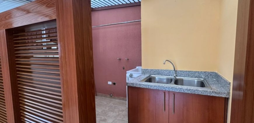 Vendo Departamento, Tres Dormitorios, Terraza Cubierta, Parqueaderos, Bodega. Sector Granados