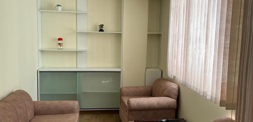 Vendo Suite, Amoblada, Un Dormitorio, Patio, Parqueadero. Sector La Whymper