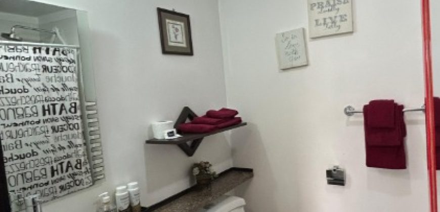 Rento Suite, Un Dormitorio, Amoblado, Parqueadero, Balcón. Sector 12 de Octubre