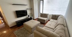 Vendo Departamento, Tres Dormitorios, Sin Amoblar, Parqueaderos, Bodega. Sector la Carolina