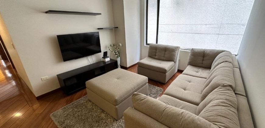 Vendo Departamento, Tres Dormitorios, Sin Amoblar, Parqueaderos, Bodega. Sector la Carolina