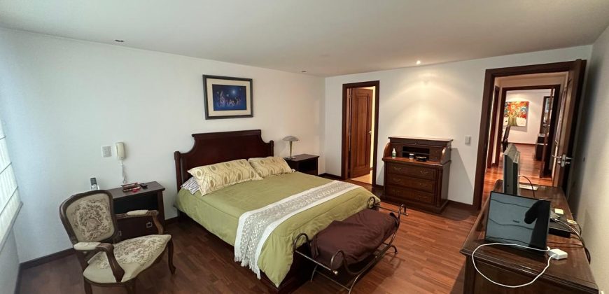 Vendo Departamento, Tres Dormitorios, Sin Amoblar. Sector La Coruña