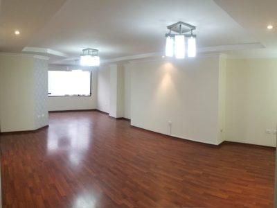 Rento Departamento, Tres Dormitorios, Sin Amoblar, Parqueadero. Sector Bosmediano