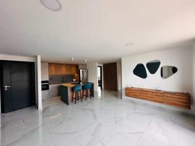 Vendo Departamento, Tres Dormitorios, Parqueadero, Bodega. Sector El Batan