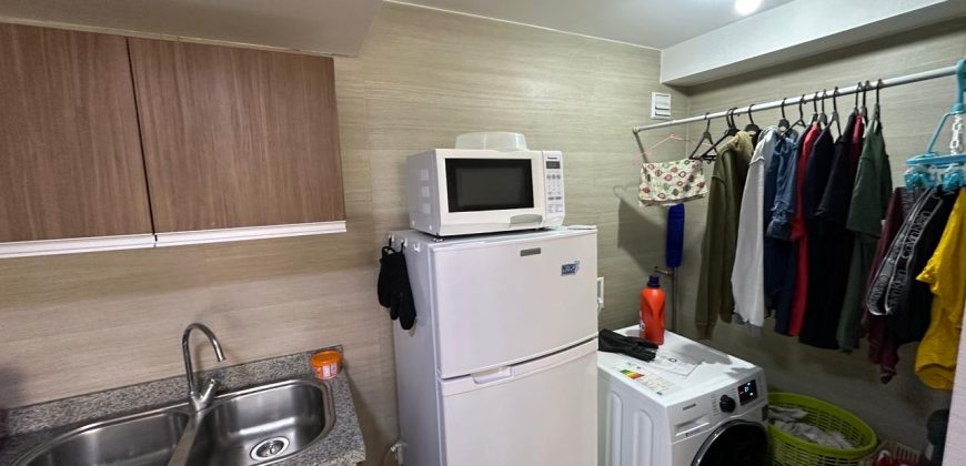 Vendo Suite, Amoblada, Un Dormitorio, Parqueadero, Balcón. Sector Los Granados