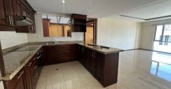 Vendo Departamento, Tres Dormitorios, Terraza Cubierta, Parqueaderos, Bodega. Sector Granados